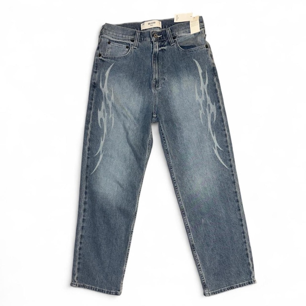 Hollister brand new men’s baggy jeans with cool flame like graphic
W31 L30